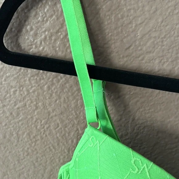 Lime green Victoria’s Secret push up bra - Picture 3 of 5